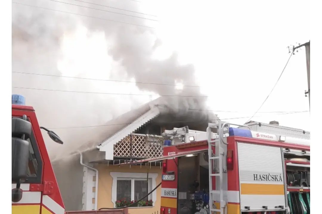 FOTO: Požiar domu vo Veľkých Bieliciach, foto 2