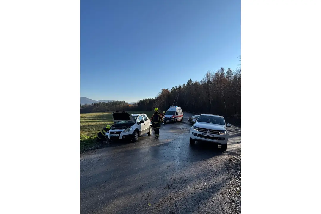 FOTO: Hasiči z Nitrianskeho Pravna pomáhali pri dopravnej nehode, foto 3
