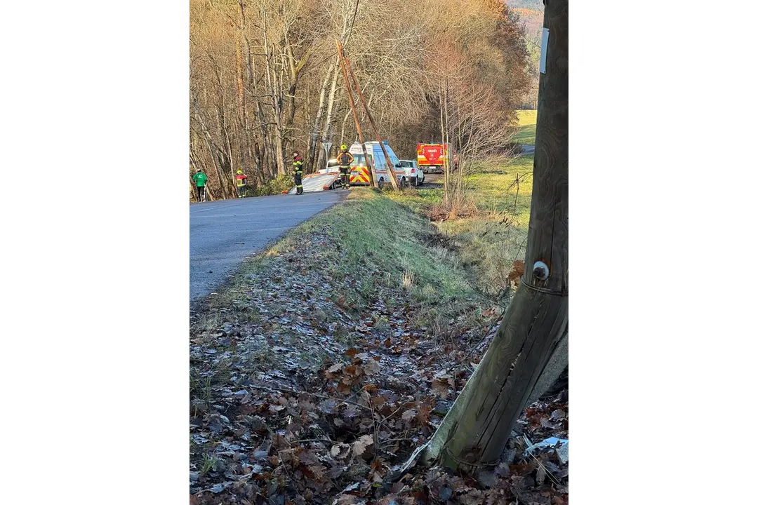 FOTO: Hasiči z Nitrianskeho Pravna pomáhali pri dopravnej nehode, foto 6