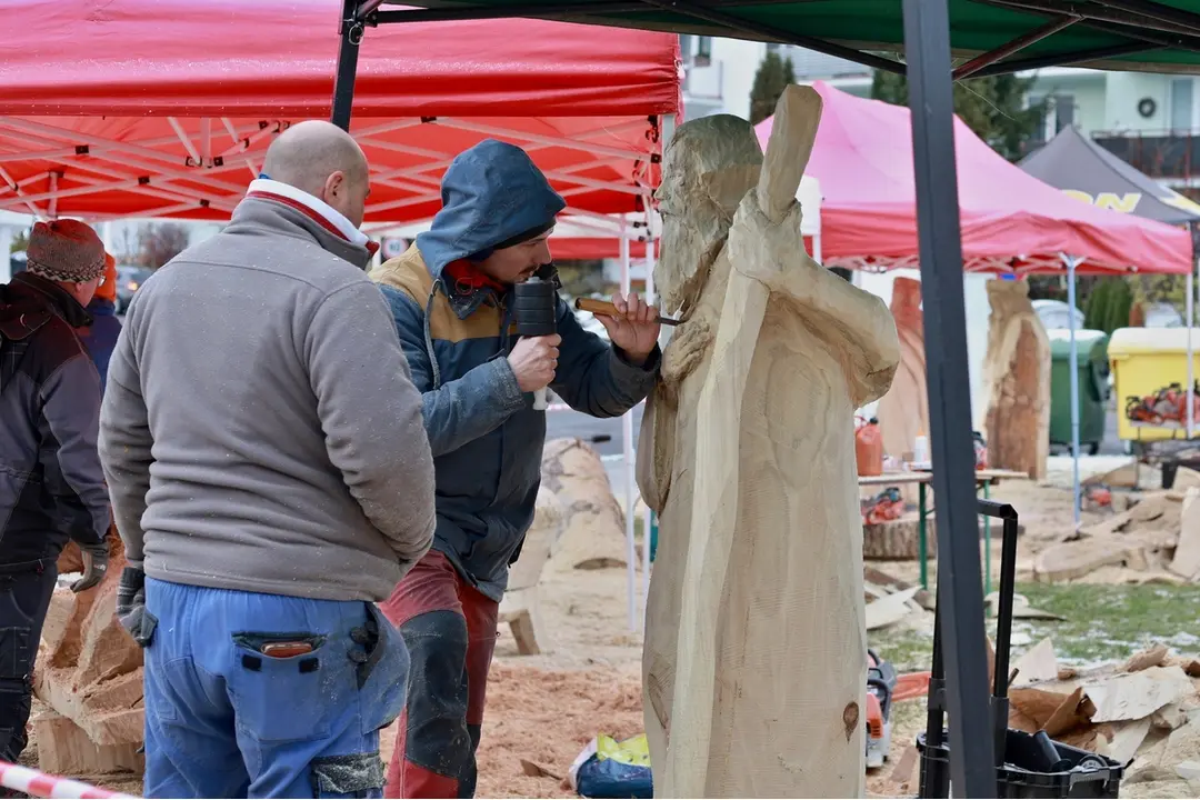 FOTO: Nový drevený betlehem obohatí Vianoce v Kanianke, foto 28