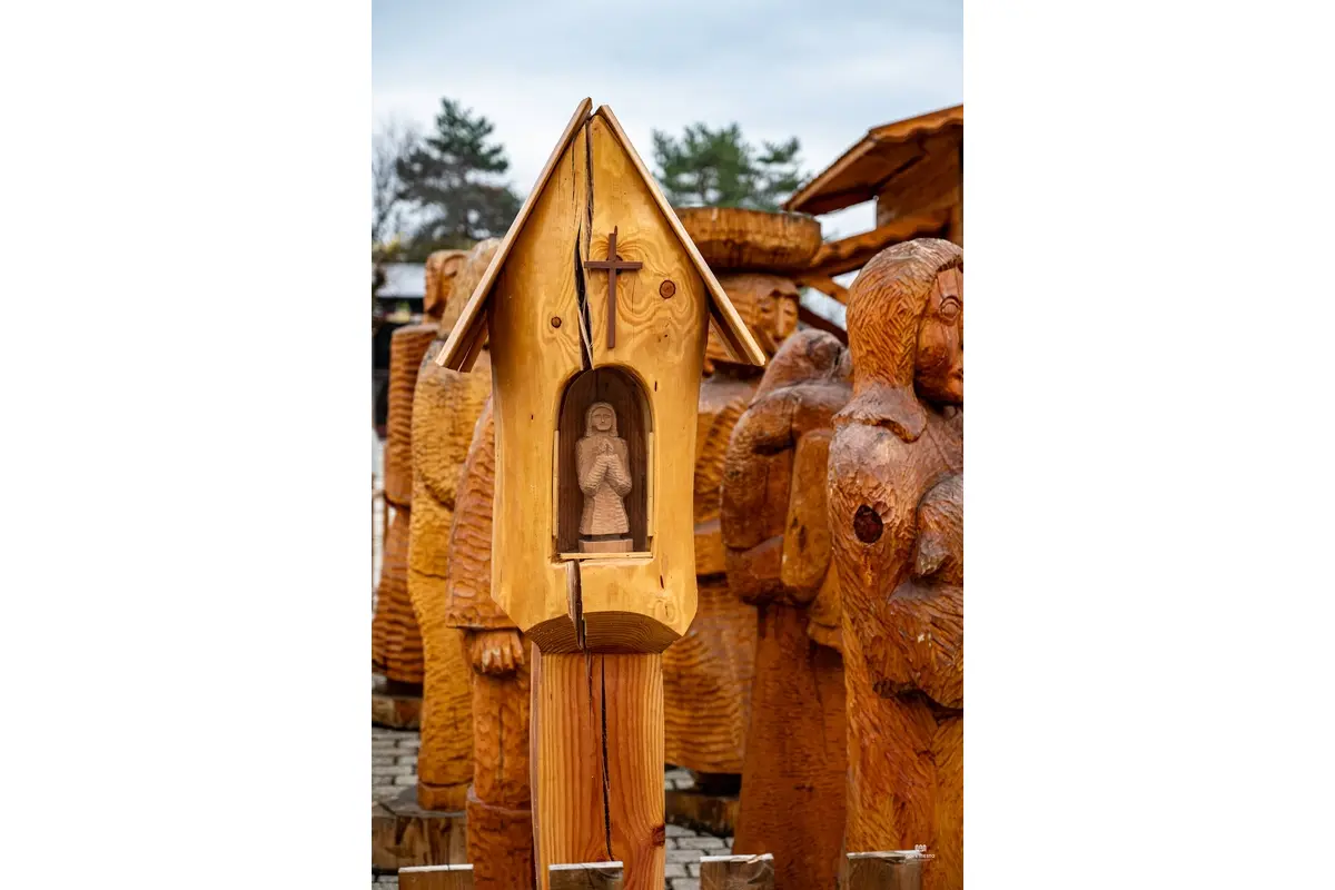 FOTO: Ikonický smrek z Nového Mesta nad Váhom sa stal súčasťou najväčšieho betlehemu na Slovensku, foto 3