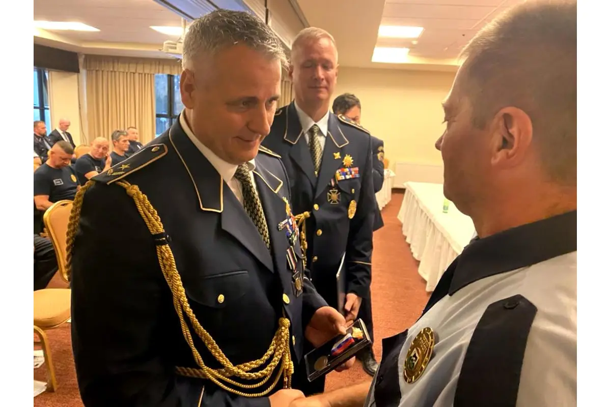 FOTO: Ocenení mestskí policajti zo Starej Turej, ktorí zachránili život 48-ročnému mužovi, foto 2