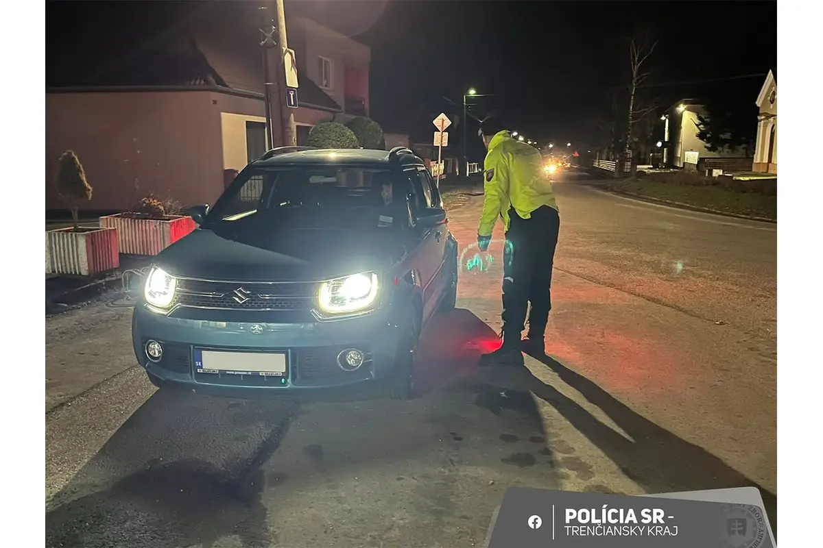 FOTO: Ranné policajné kontroly v okrese Trenčín nezaznamenali žiadneho vodiča pod vplyvom alkoholu, foto 5