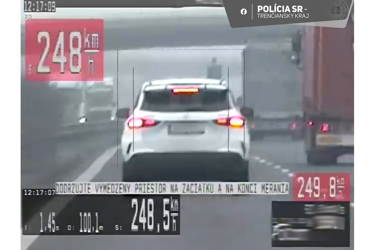 FOTO: Muž z Trenčína sa rútil diaľnicou neuveriteľnou rýchlosťou , foto 1