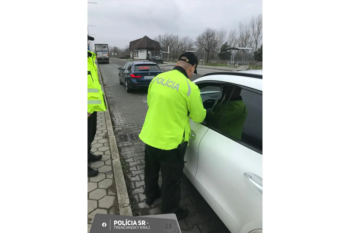 FOTO: Muž z Trenčína sa rútil diaľnicou neuveriteľnou rýchlosťou , foto 2