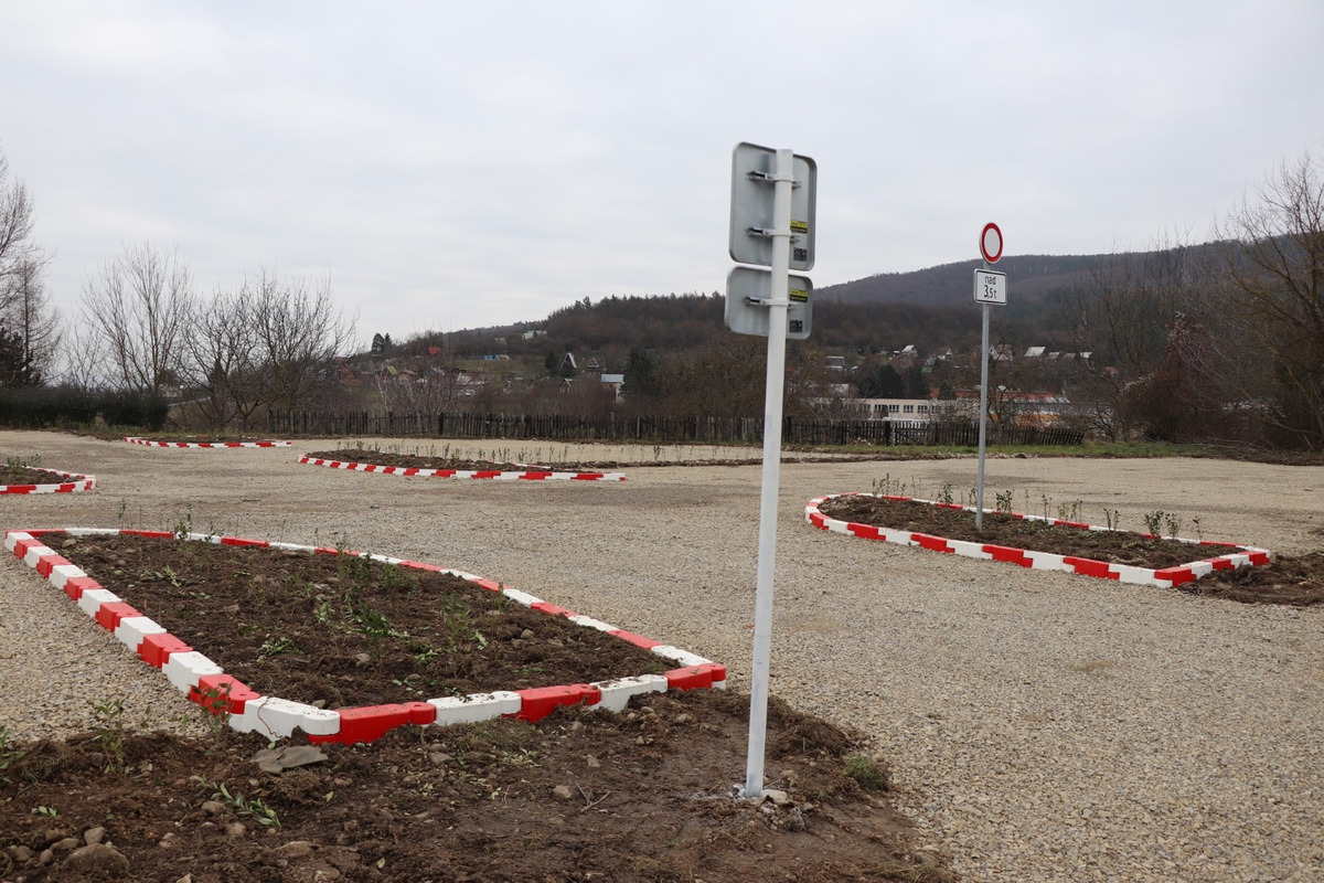 FOTO: Štyri nové plochy pre bezplatné parkovanie v Dubnici nad Váhom, foto 2