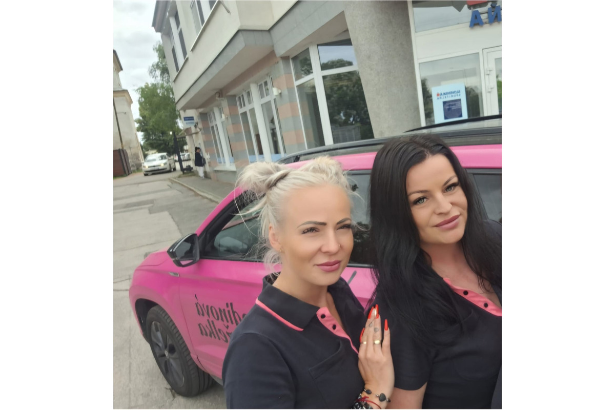 FOTO: Prvá hodinová manželka púta pozornosť však, kde sa objaví, foto 3