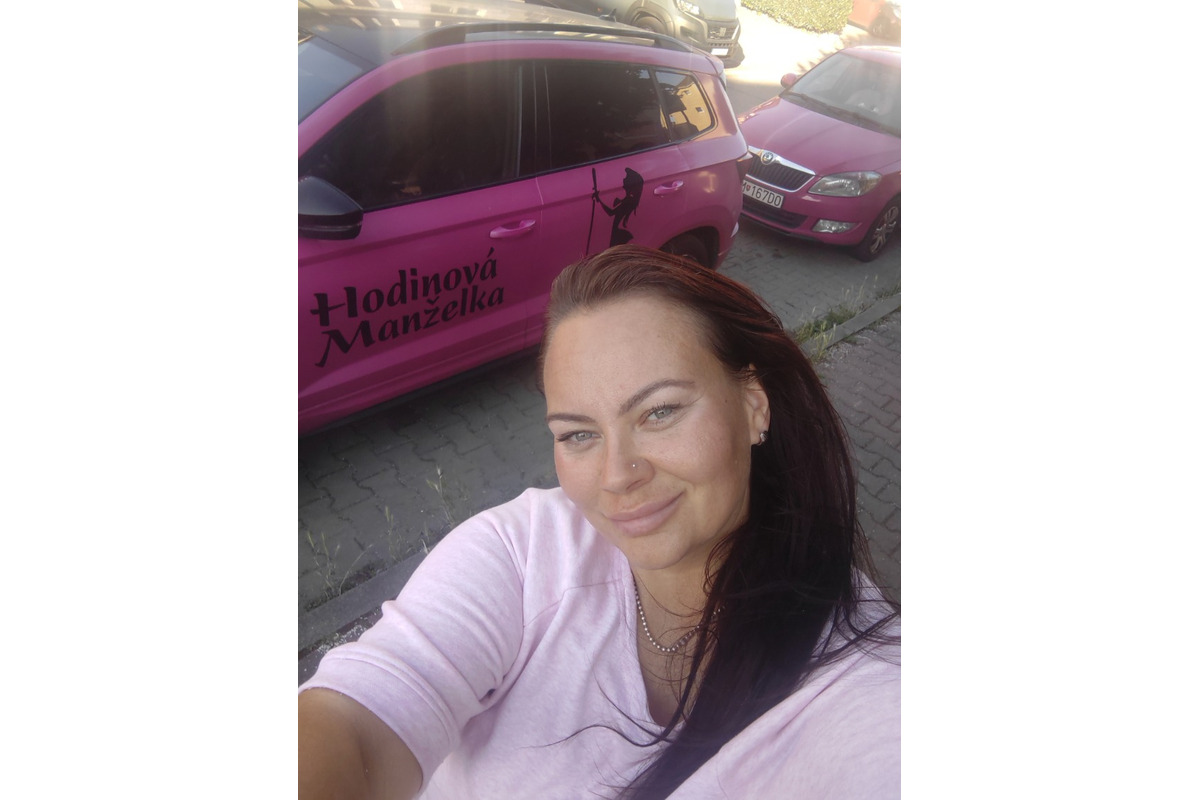 FOTO: Prvá hodinová manželka púta pozornosť však, kde sa objaví, foto 4