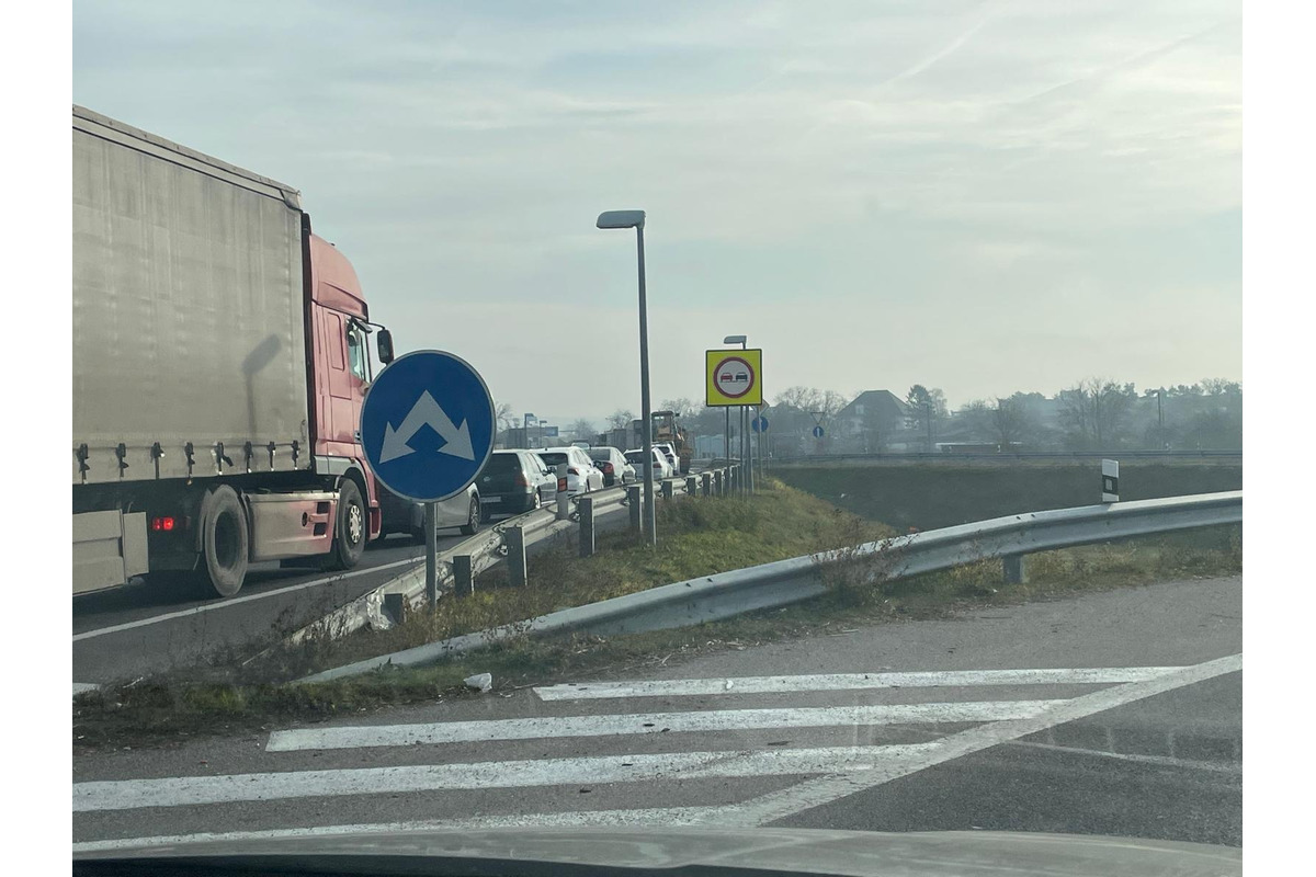 FOTO: V Trenčíne počítajte s minimálne 20 minútovým zdržaním, foto 4