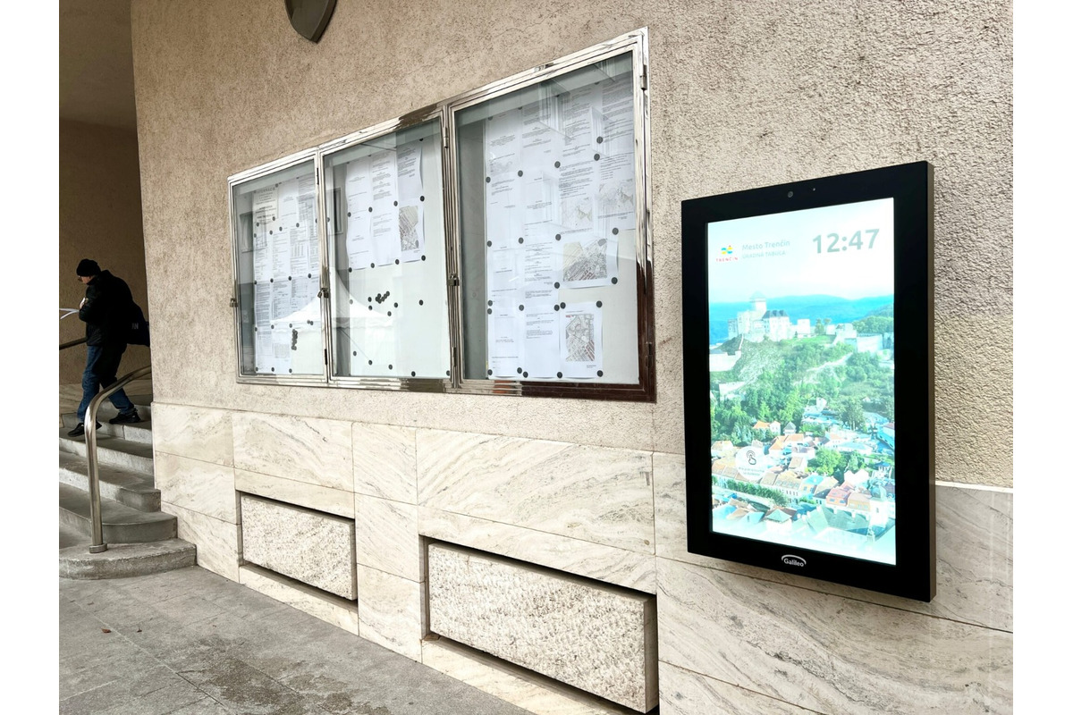 FOTO: Nová digitálna úradná tabuľa v Trenčíne, foto 1