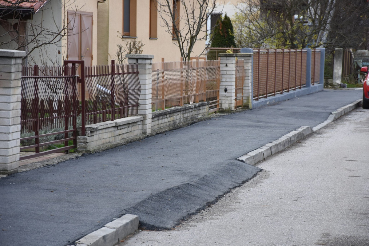 FOTO: Mesto Trenčín investovalo do nových ciest a chodníkov: Tieto lokality sa dočkali obnovy, foto 2