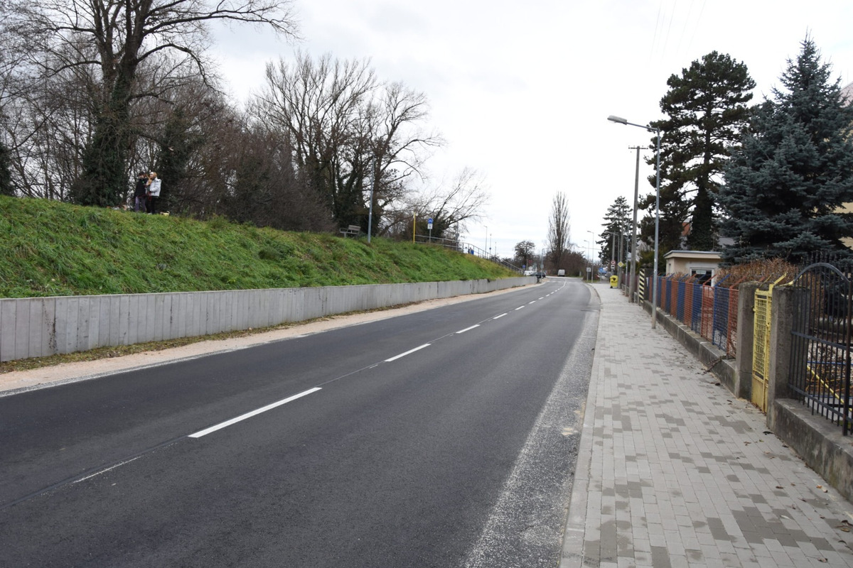 FOTO: Mesto Trenčín investovalo do nových ciest a chodníkov: Tieto lokality sa dočkali obnovy, foto 10