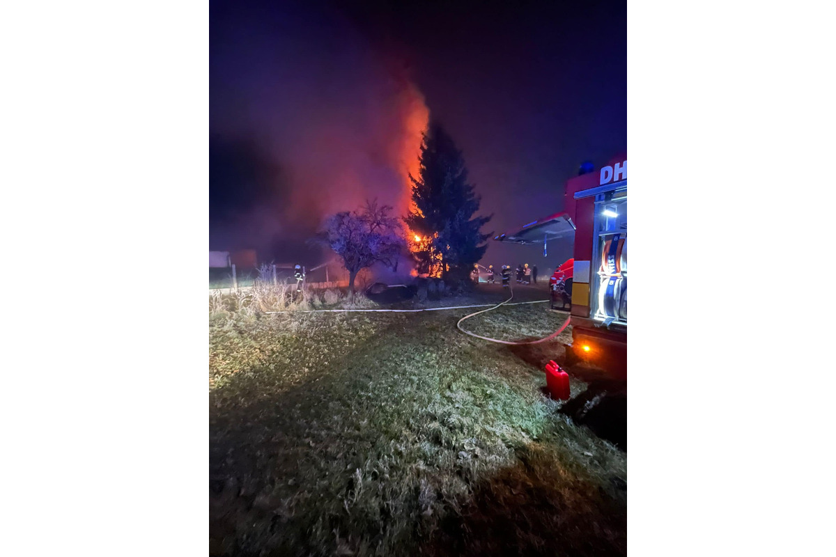 FOTO: Požiar v obci Poruba, foto 7