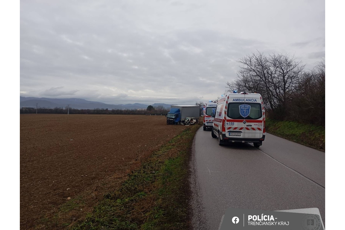 FOTO: Tragická dopravná nehoda medzi Myjavou a Novým Mestom nad Váhom. Pod kolesami kamiónu zahynula 59-ročná žena, foto 1