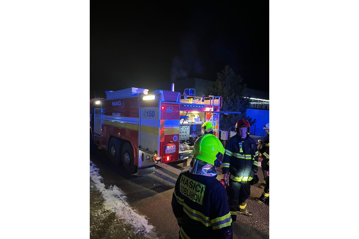 FOTO: V Trenčíne zhorela do tla chatka, v ktorej sa nachádzal majiteľ , foto 4