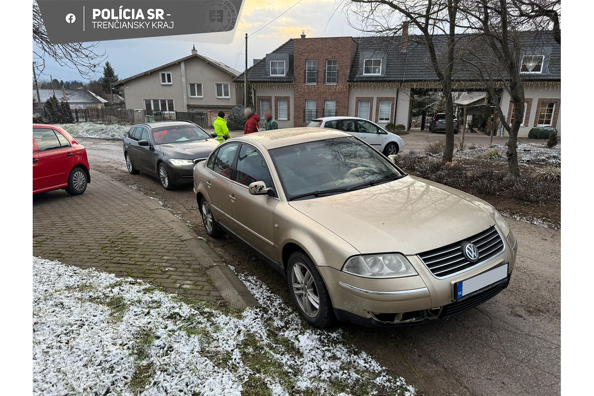 FOTO: Polícia chytila vodiča s podozrivým autom a pod vplyvom drog, foto 2