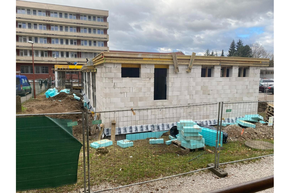 FOTO: Budova nového centra vo Fakultnej nemocnici v Trenčíne naberá reálne kontúry, foto 1