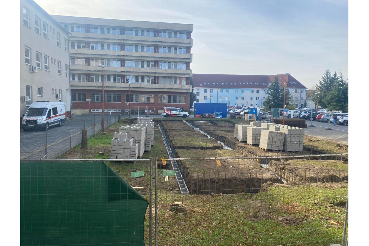 FOTO: Budova nového centra vo Fakultnej nemocnici v Trenčíne naberá reálne kontúry, foto 3