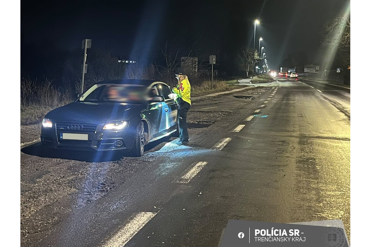 FOTO: Policajti kontrolovali vodičov z Nového Mesta nad Váhom, odhalili 76 priestupkov, foto 1