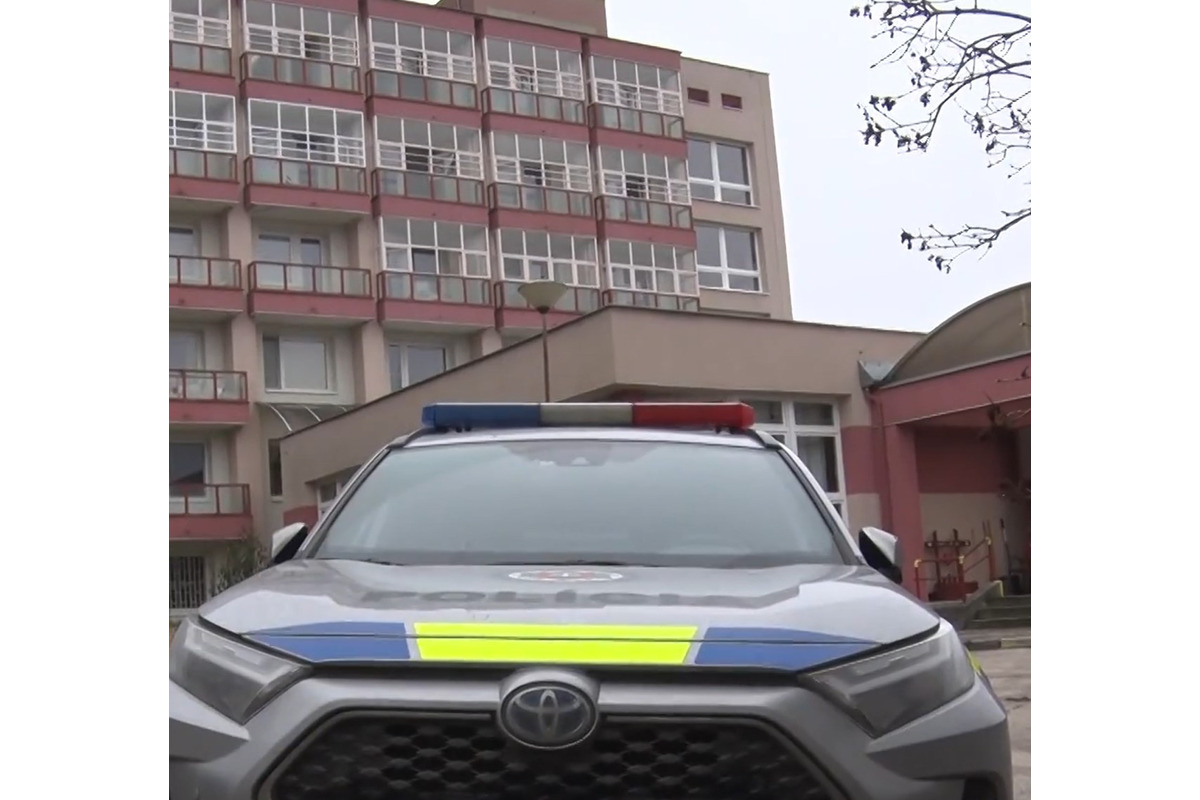 FOTO: V centre sociálnych služieb v Trenčíne našli telo mŕtveho muža, foto 1