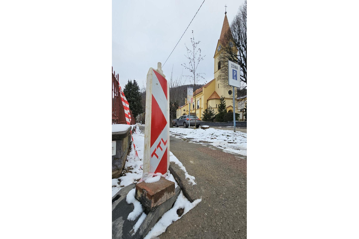 FOTO: Trenčianske Teplice na ceste k rýchlejšiemu internetu. Rozkopávky v meste pokračujú, foto 1