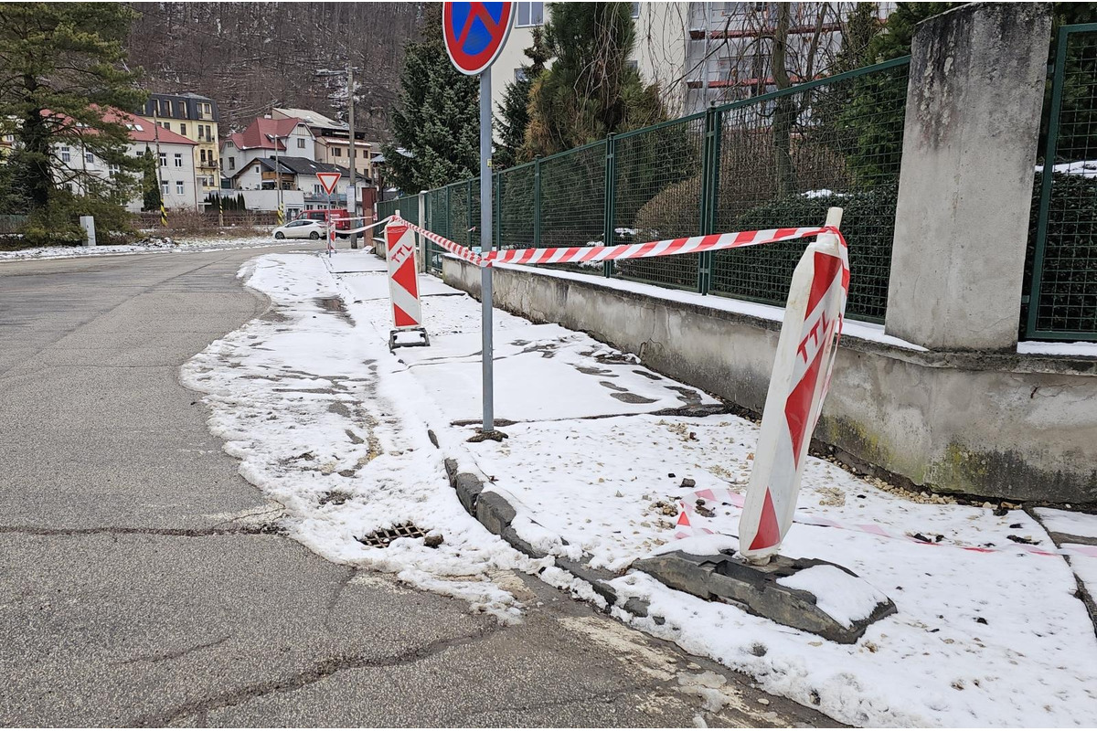 FOTO: Trenčianske Teplice na ceste k rýchlejšiemu internetu. Rozkopávky v meste pokračujú, foto 3
