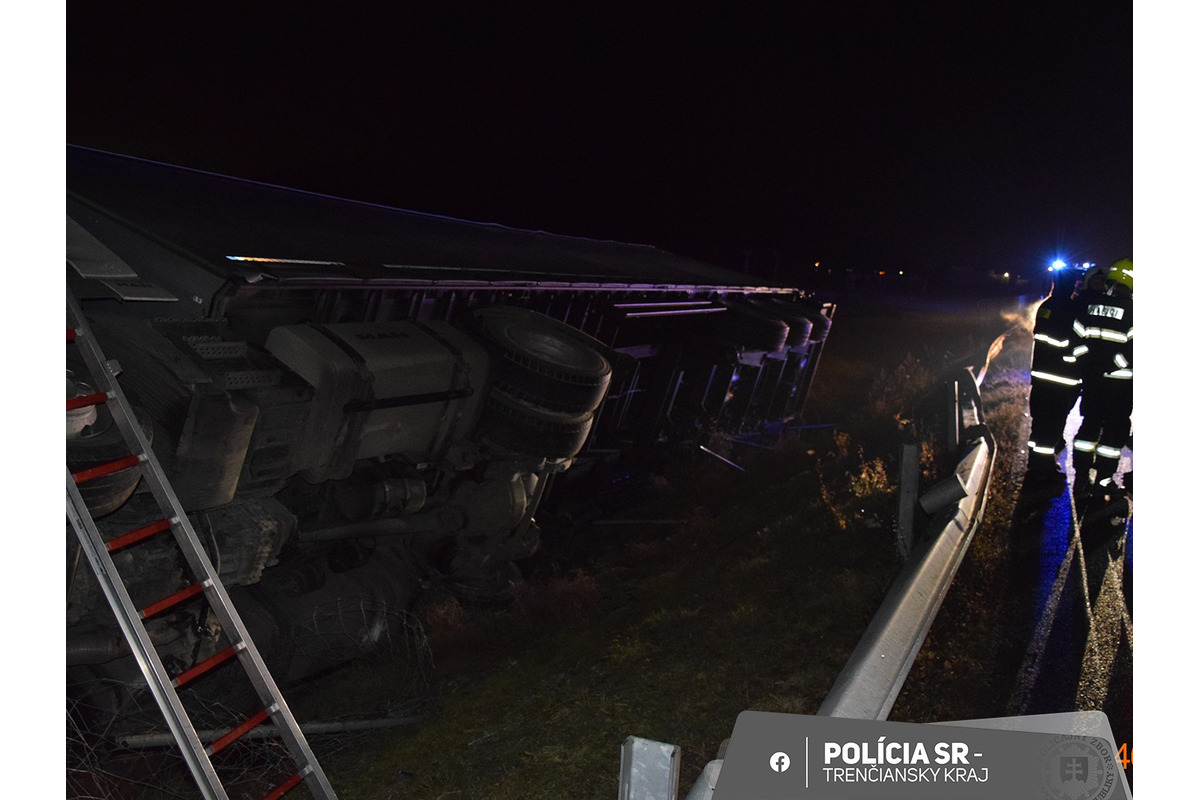 FOTO: Dopravná nehoda kamiónu na diaľnici, foto 3