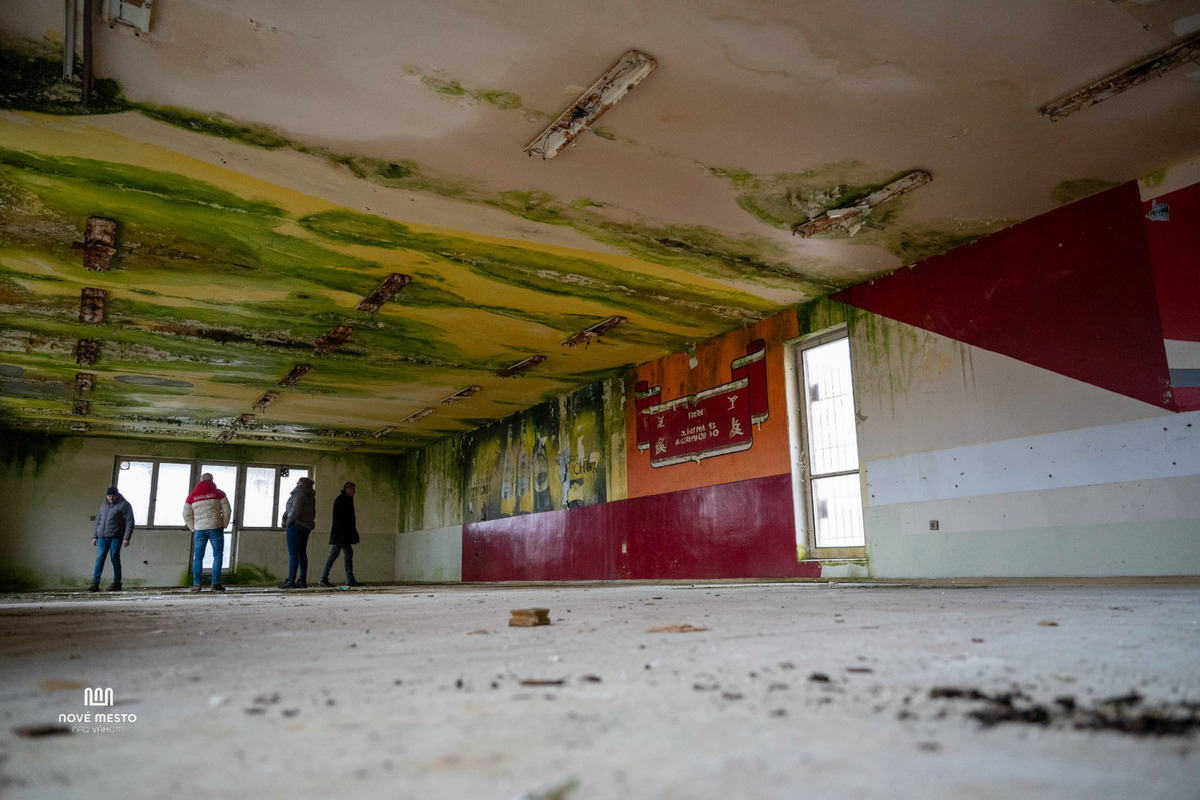 FOTO: V Novom Meste nad Váhom vyrastie nové bývanie. Z chátrajúceho objektu budú moderné byty, foto 6