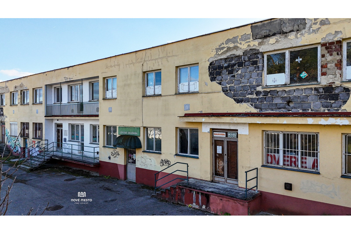 FOTO: V Novom Meste nad Váhom vyrastie nové bývanie. Z chátrajúceho objektu budú moderné byty, foto 7