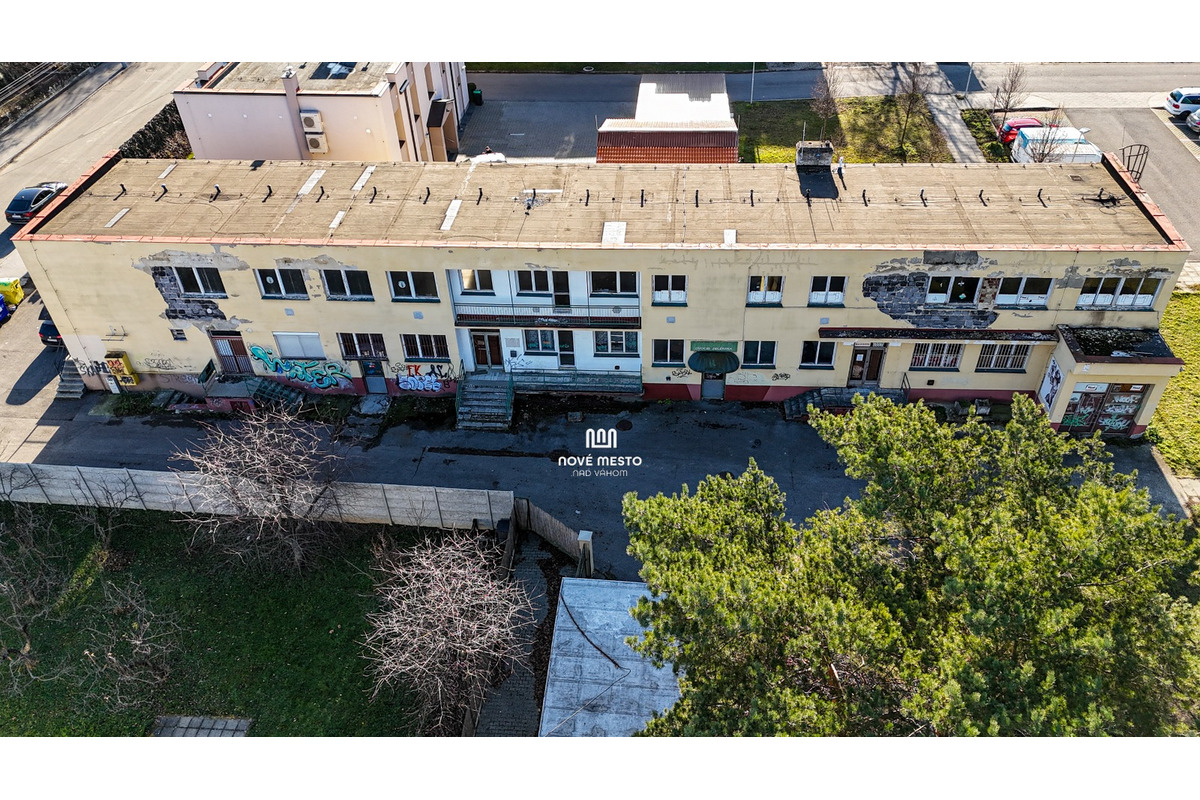 FOTO: V Novom Meste nad Váhom vyrastie nové bývanie. Z chátrajúceho objektu budú moderné byty, foto 11