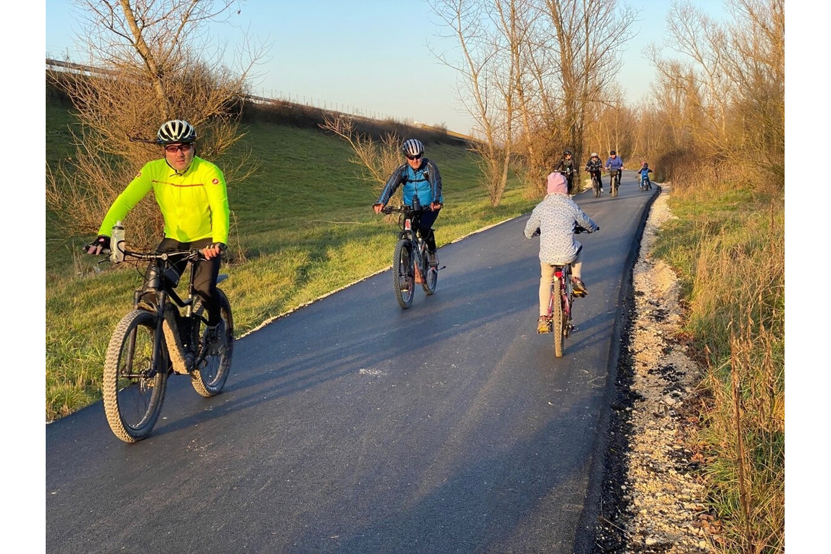 FOTO: Obyvatelia Trenčianskeho kraja budú mať ďalšie kilometre cyklotrás , foto 2