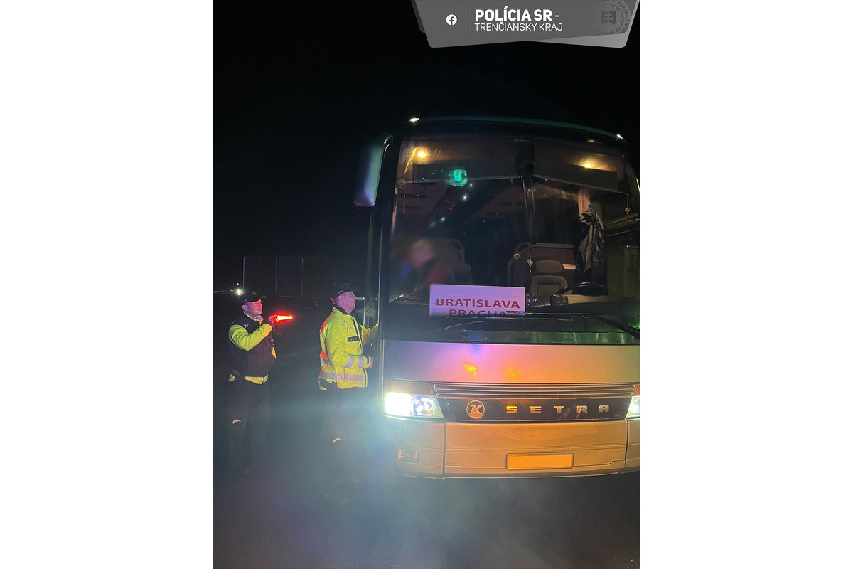 FOTO: Policajné kontroly na diaľnici D1 pri Novom Meste nad Váhom odhalili troch opitých kamionistov, foto 1