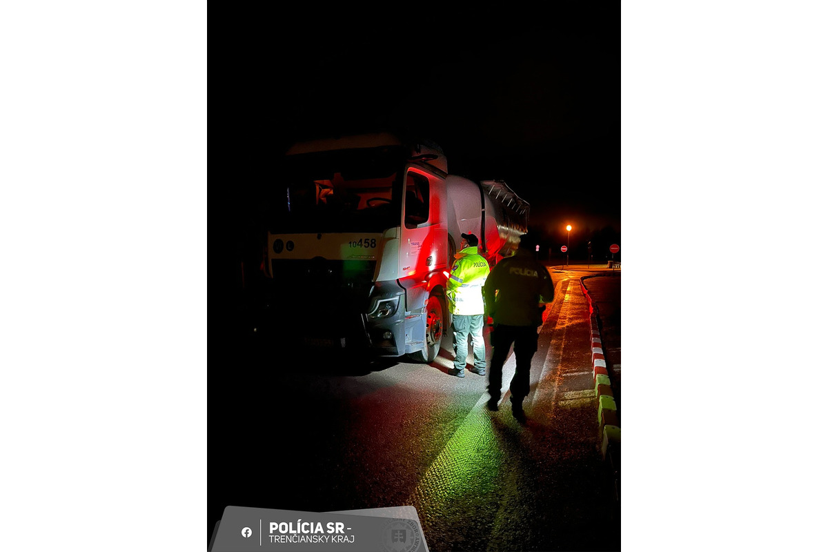 FOTO: Policajné kontroly na diaľnici D1 pri Novom Meste nad Váhom odhalili troch opitých kamionistov, foto 3