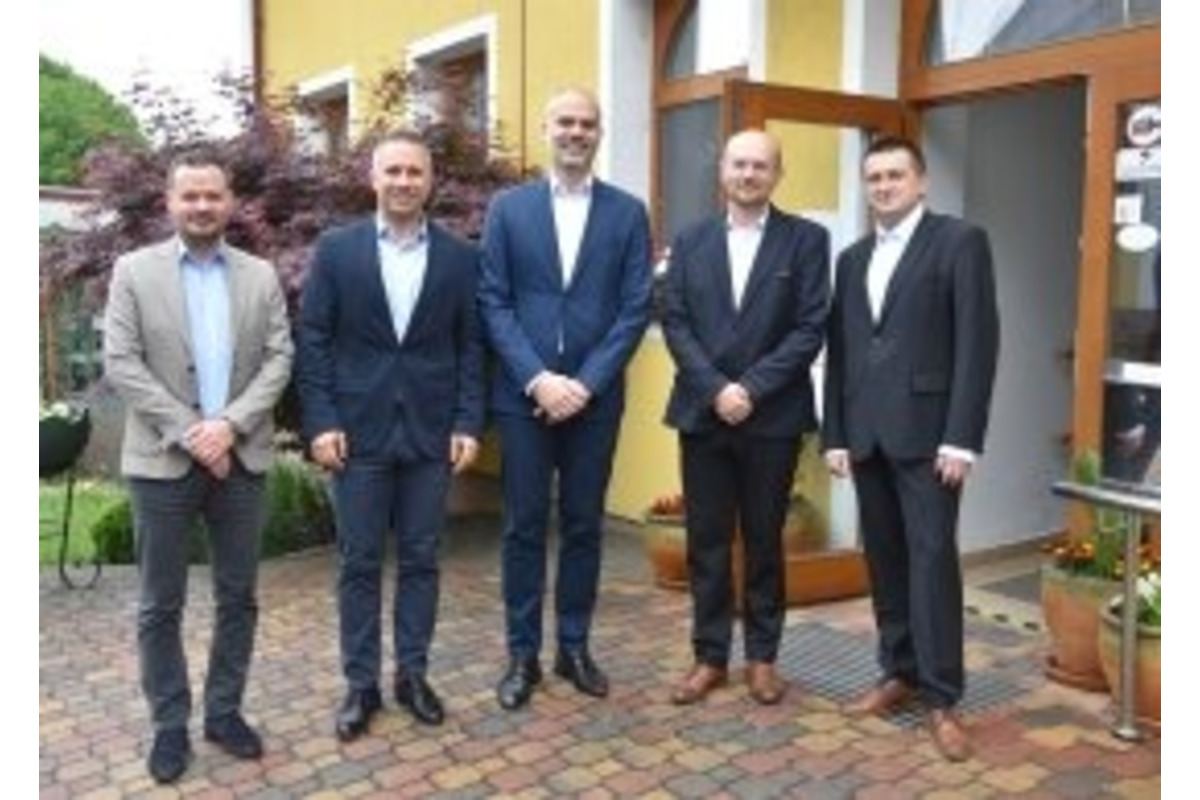 FOTO: Primátor Nemšovej čelí obvineniu zo zneužitia právomoci , foto 1