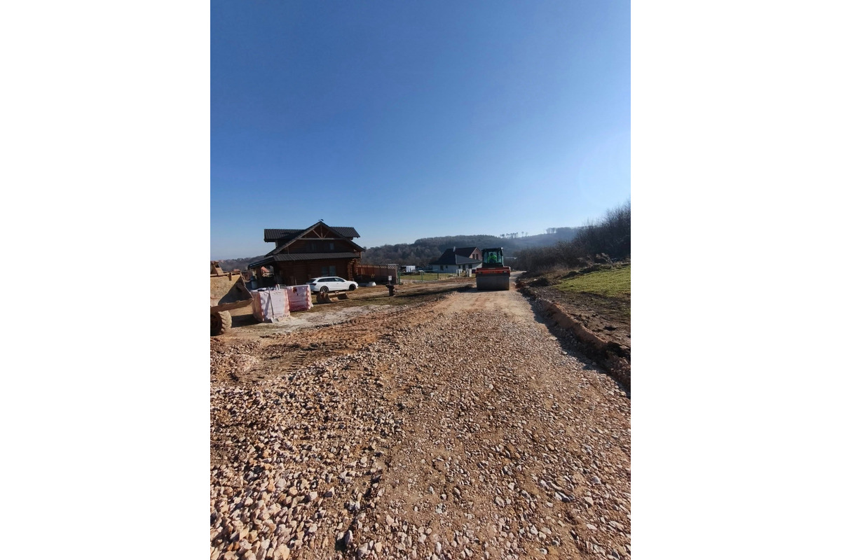 FOTO: Veľká rekonštrukcia ciest v Trenčianskom Jastrabom, foto 4