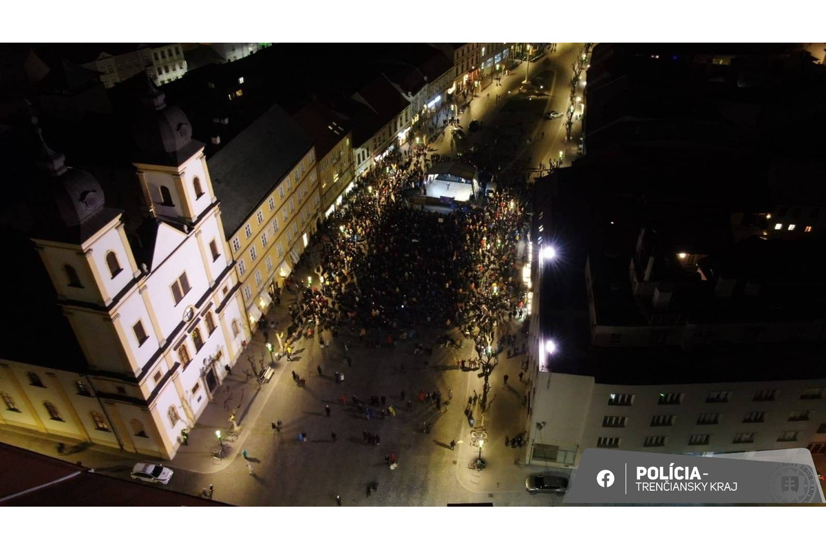 FOTO: Protesty v Trenčianskom kraji prebehli pokojne, foto 4