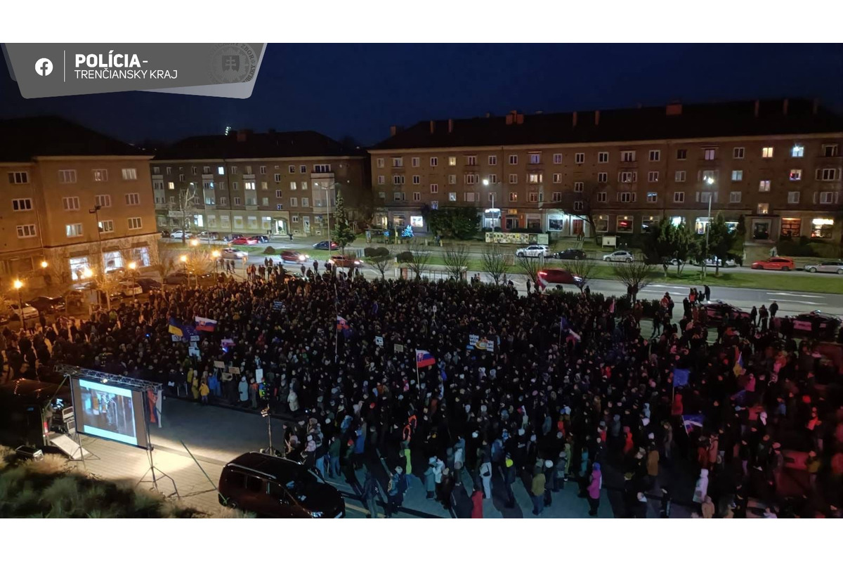 FOTO: Protesty v Trenčianskom kraji prebehli pokojne, foto 7