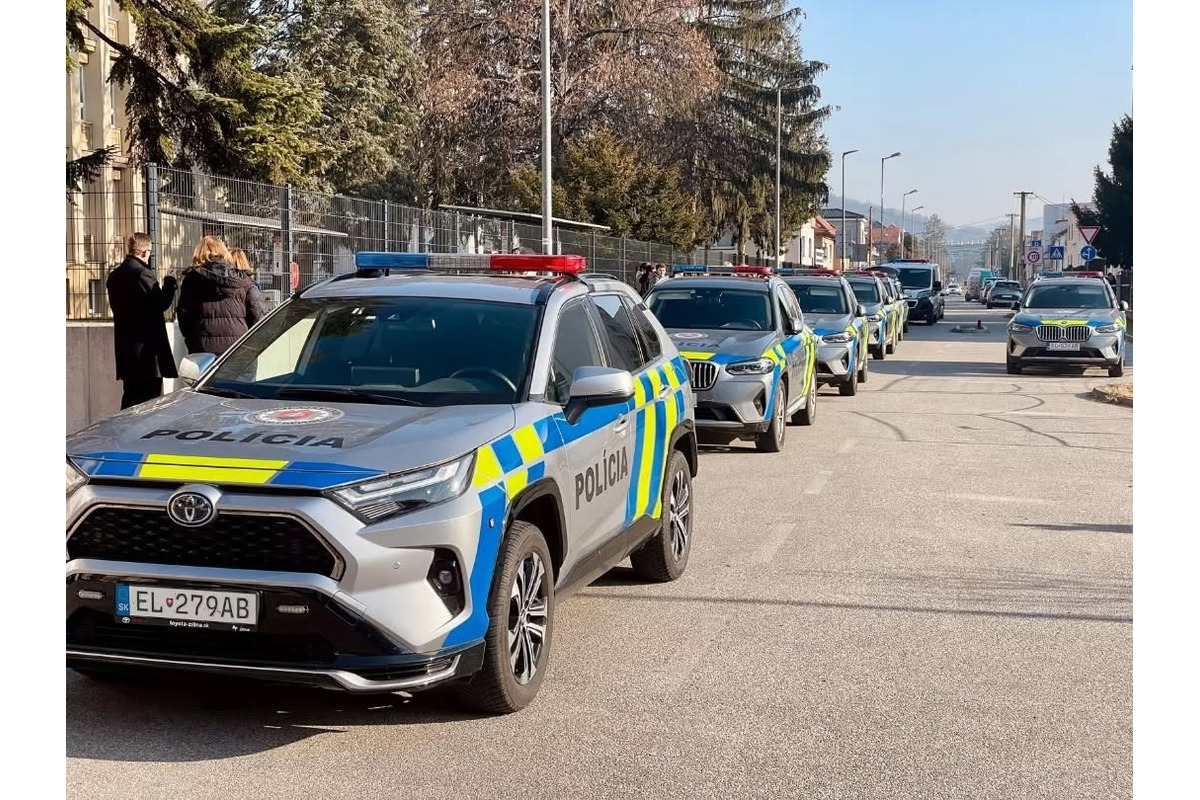 FOTO: Študenti Trenčianskej univerzity boli evakuovaný, foto 4