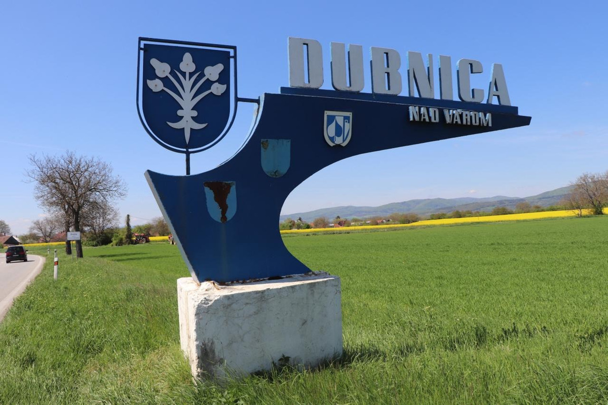 FOTO: Dubničanom pribúdajú v meste postupne nové ekologickejšie lampy, foto 4