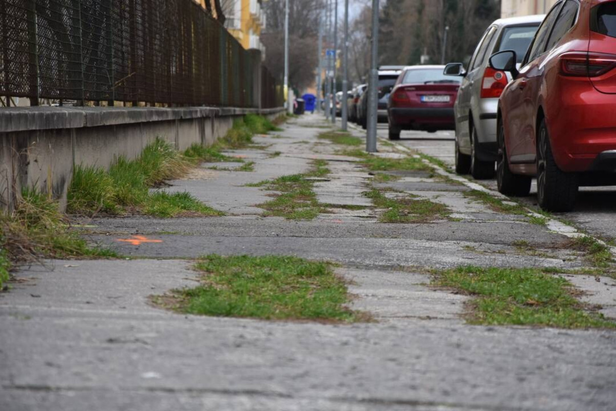 FOTO: Trenčanov čakajú dopravné obmedzenia kvôli výmene plynovodov, foto 1