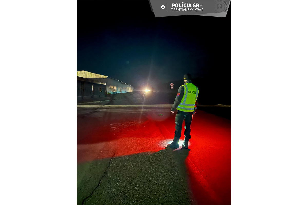 FOTO: Preventívna policajná akcia v okolí Bánoviec nad Bebravou, foto 1