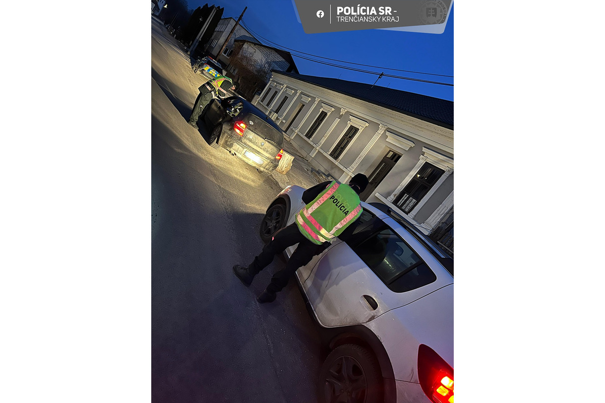 FOTO: Preventívna policajná akcia v okolí Bánoviec nad Bebravou, foto 4