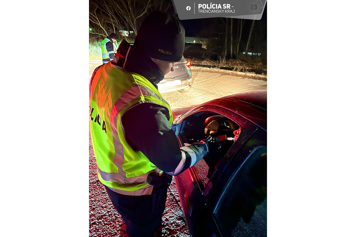 FOTO: Preventívna policajná akcia v okolí Bánoviec nad Bebravou, foto 7