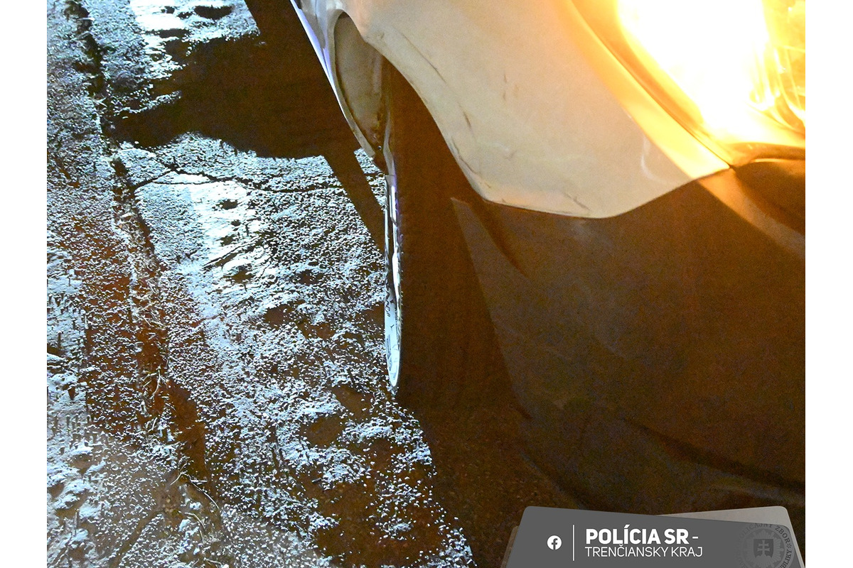 FOTO: Vodič v Prievidzi nabúral do zaparkovaného auta  , foto 4