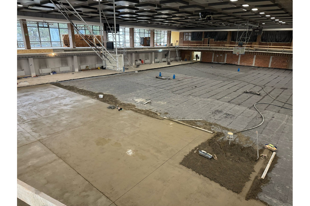 FOTO: Mestská športová hala na Sihoti v Trenčíne prejde veľkou obnovou. Nová palubovka aj tribúny už čoskoro, foto 1