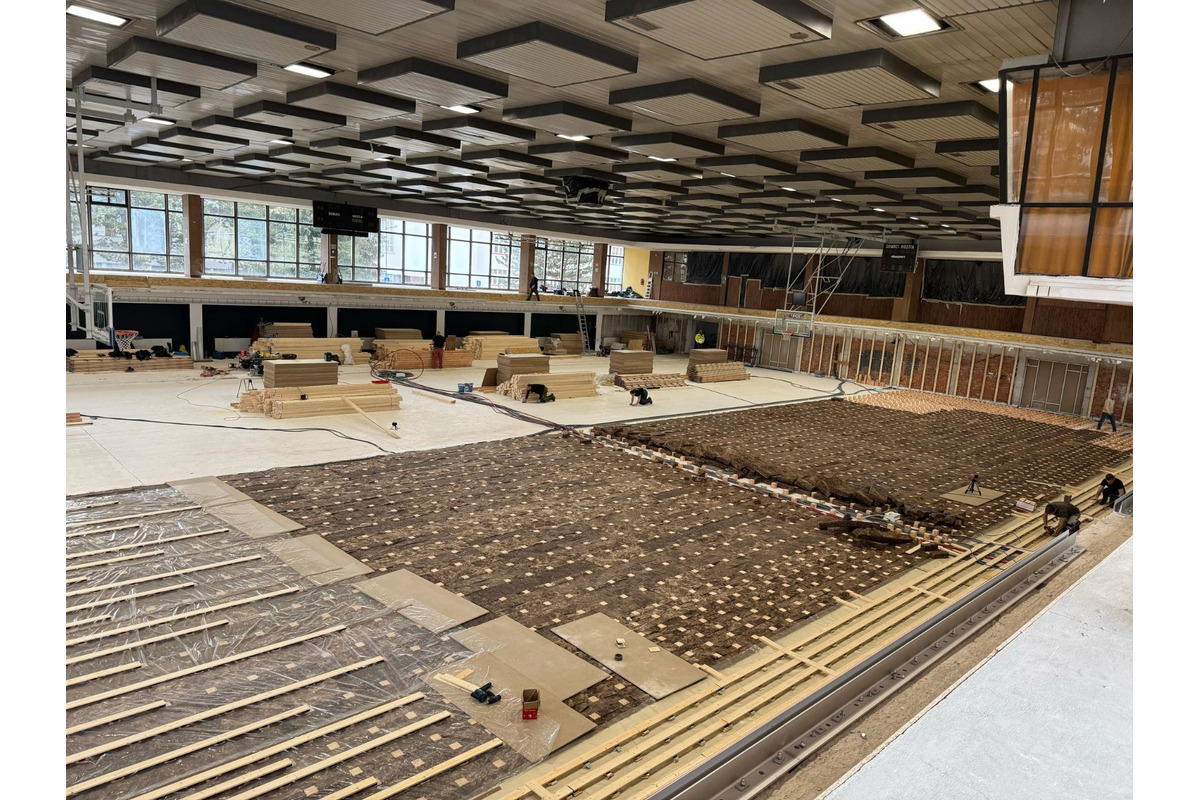 FOTO: Mestská športová hala na Sihoti v Trenčíne prejde veľkou obnovou. Nová palubovka aj tribúny už čoskoro, foto 2