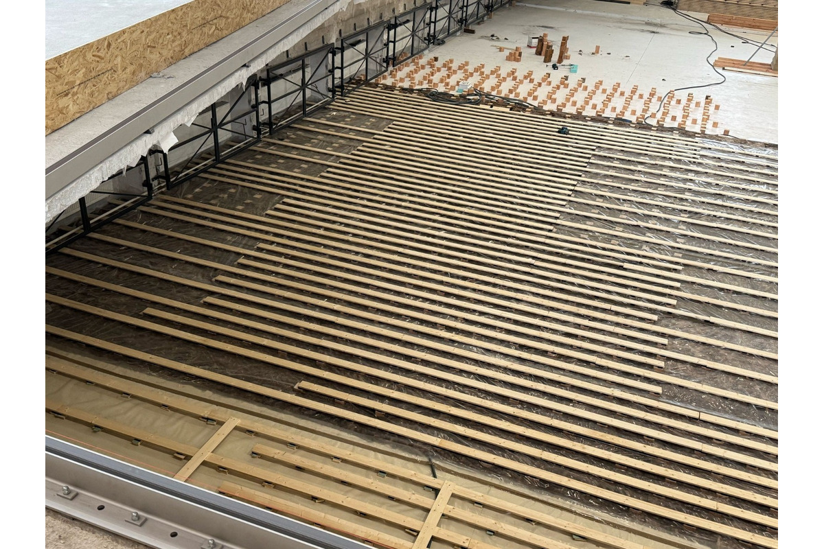 FOTO: Mestská športová hala na Sihoti v Trenčíne prejde veľkou obnovou. Nová palubovka aj tribúny už čoskoro, foto 4