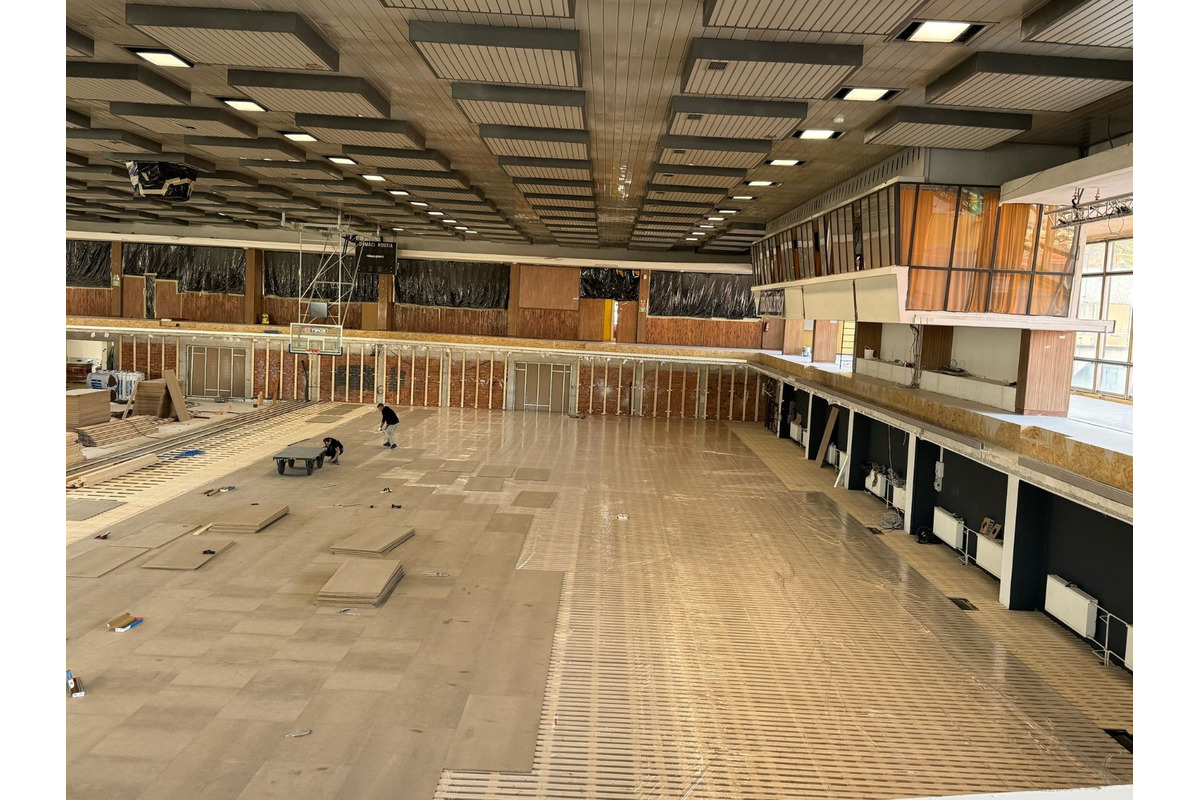 FOTO: Mestská športová hala na Sihoti v Trenčíne prejde veľkou obnovou. Nová palubovka aj tribúny už čoskoro, foto 6