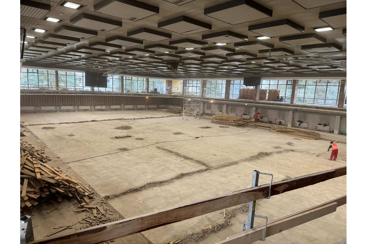 FOTO: Mestská športová hala na Sihoti v Trenčíne prejde veľkou obnovou. Nová palubovka aj tribúny už čoskoro, foto 8