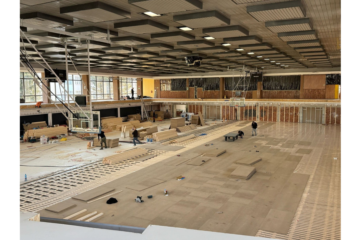 FOTO: Mestská športová hala na Sihoti v Trenčíne prejde veľkou obnovou. Nová palubovka aj tribúny už čoskoro, foto 9